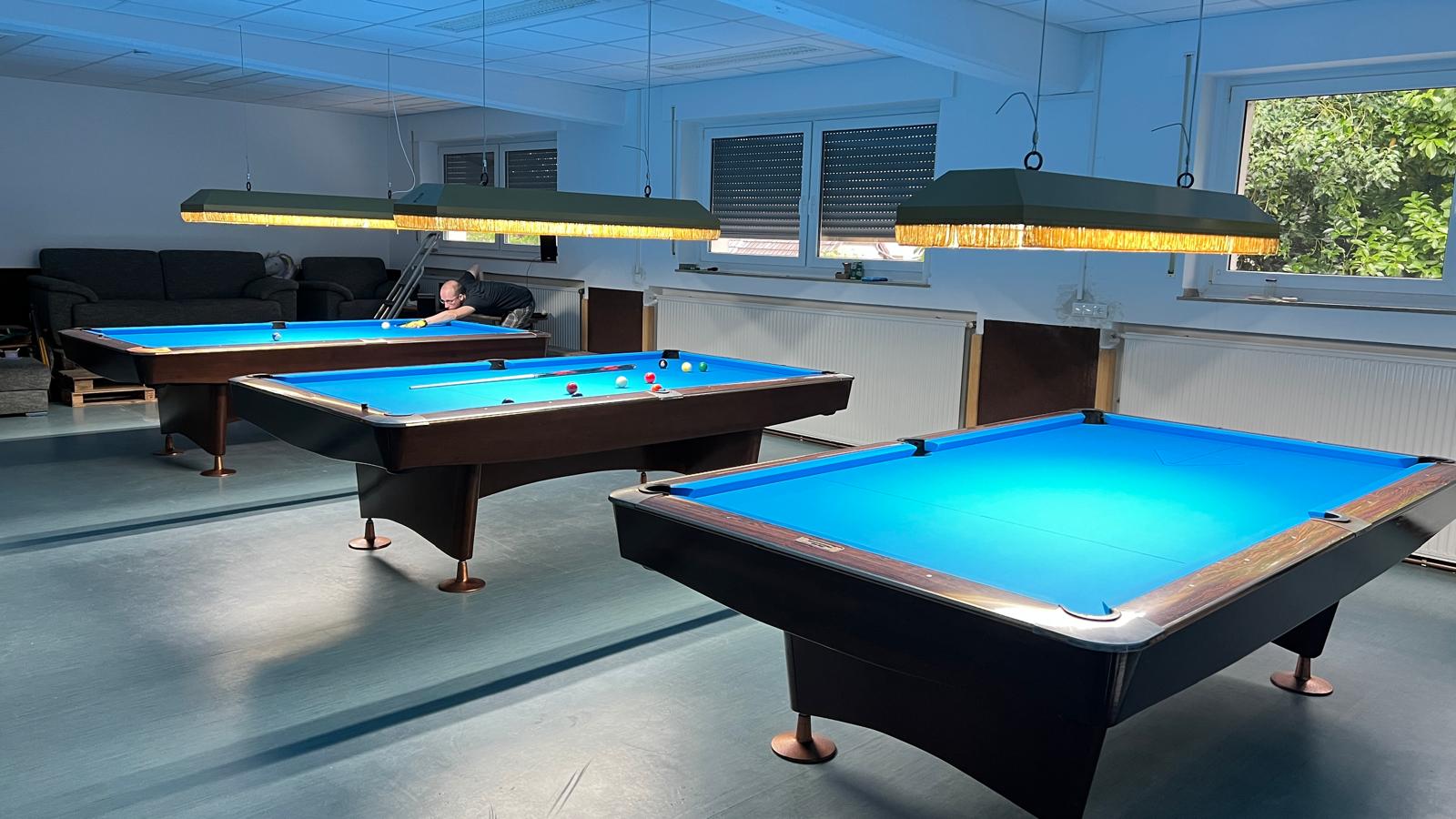 Drei Poolbillardtische im Vereinsheim
